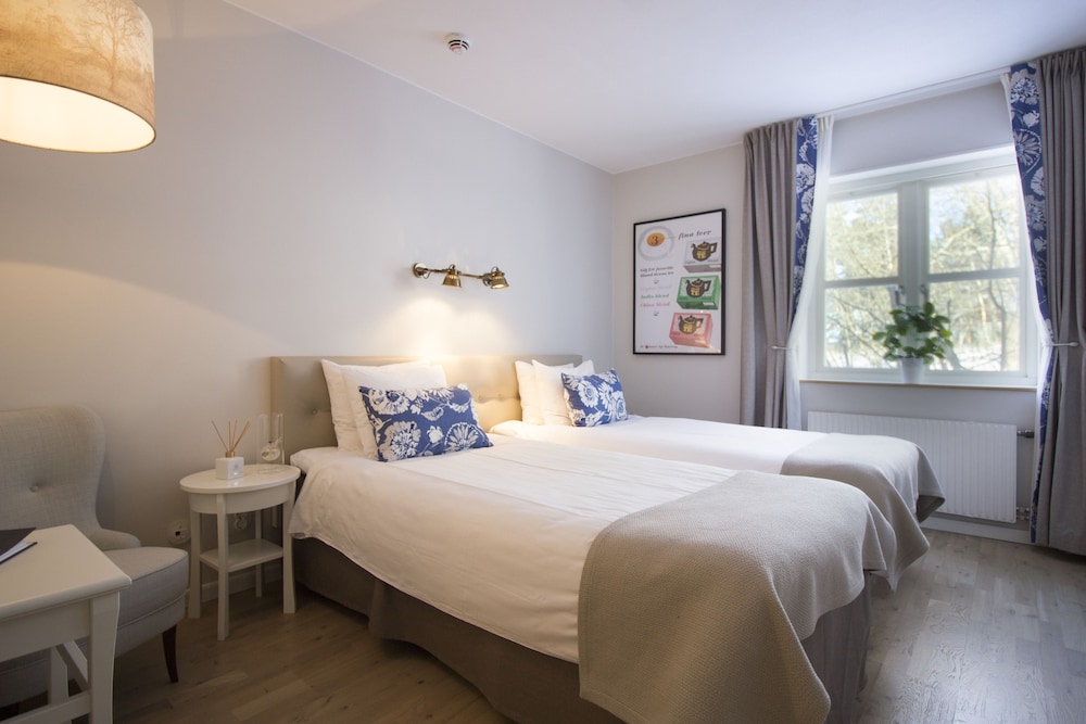 STANDARD, TWIN BEDS