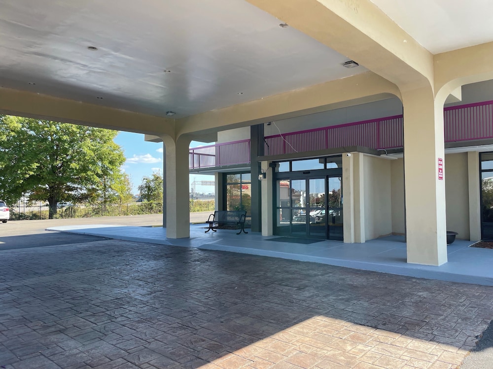 Red Lion Inn & Suites Hattiesburg 11/17