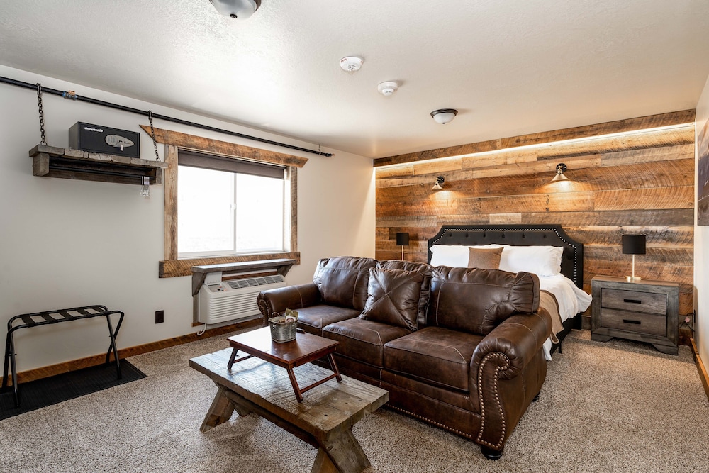 The Adventure Inn Yellowstone 25/42