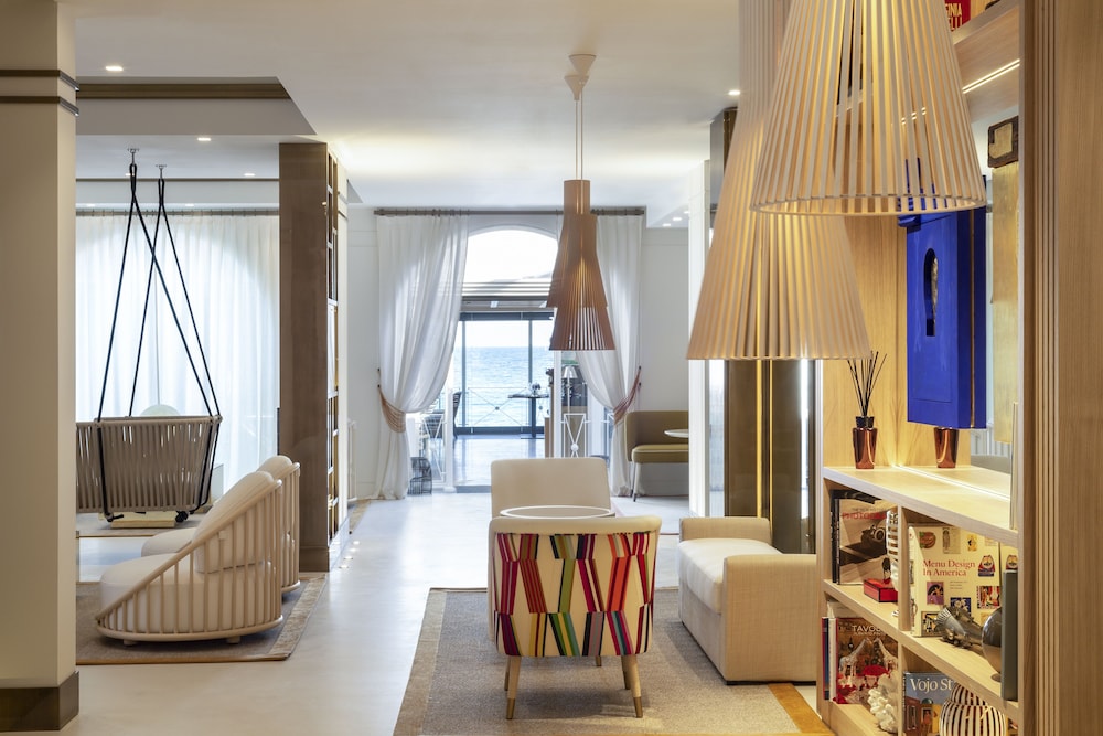 Eight Hotel Paraggi 54/92