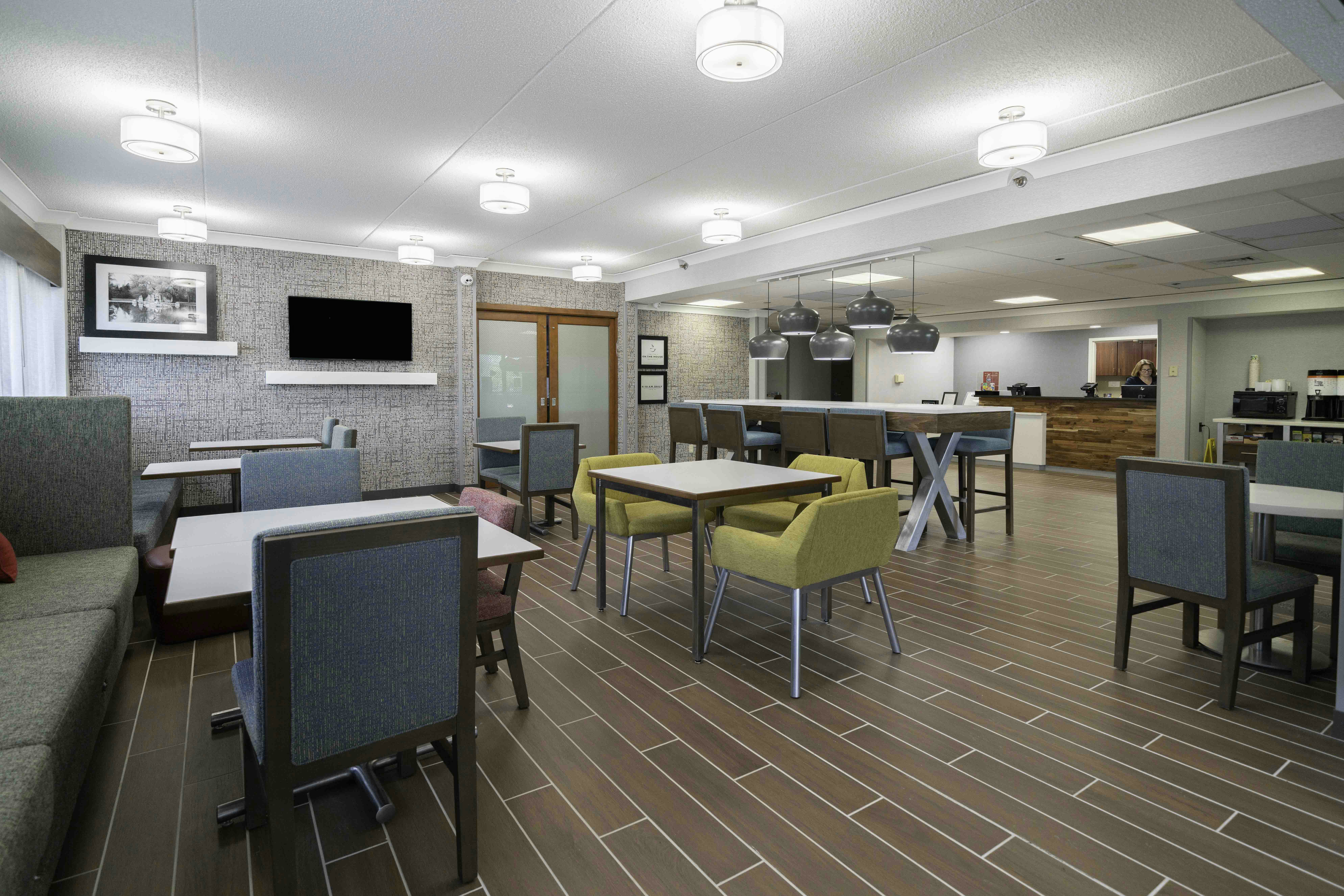 Hampton Inn St. Louis - Westport 32/40