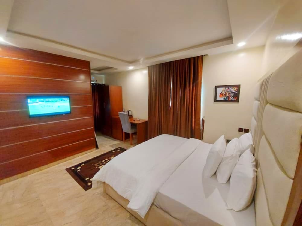 Entry Point Hotel 9/49