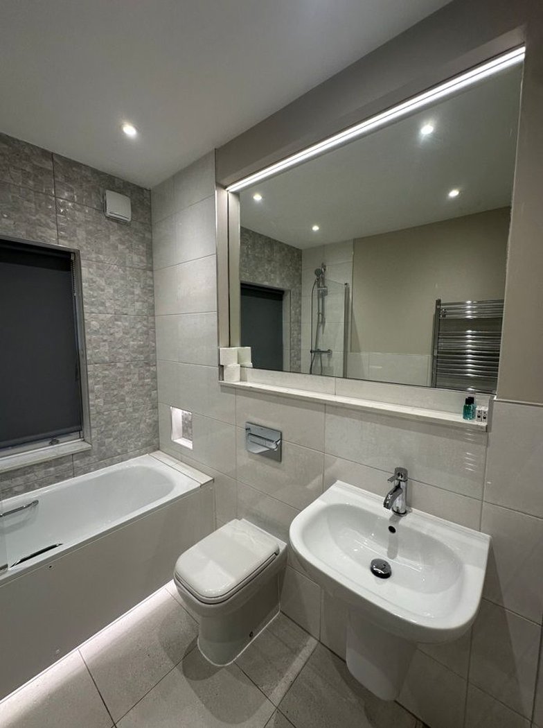 Wendover Arms Hotel 8/9