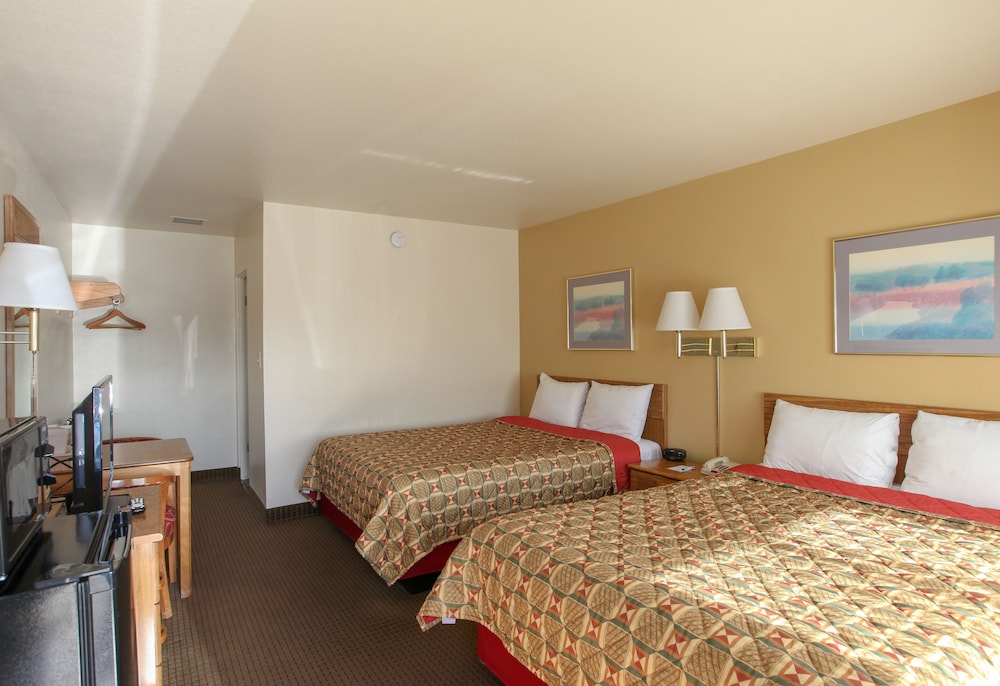 STANDARD, 2 QUEEN BEDS