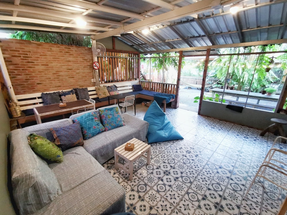 Glur Hostel 46/65