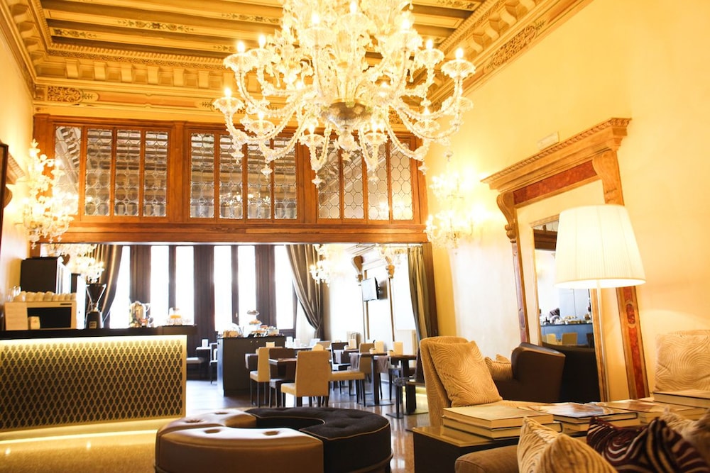 Arcadia Hotel 30/38