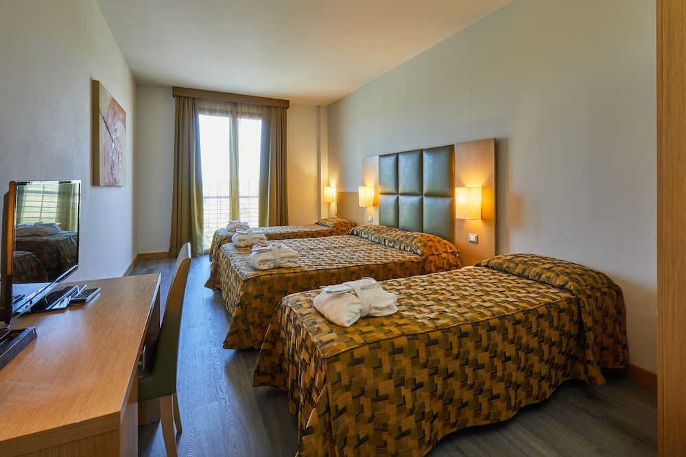 Castel Martini Wellness And Business Hotel 7/31