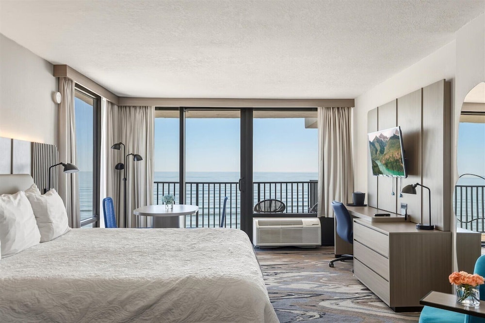 ROOM, KING BED, OCEAN FRONT