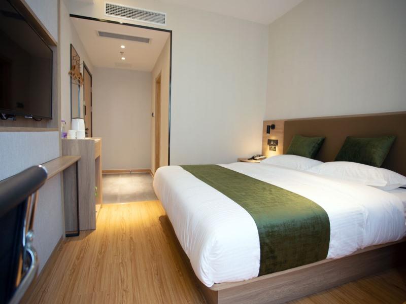 GreenTree Inn Express Shanghai Pudong Lingang New City Yunhan Road 8/17