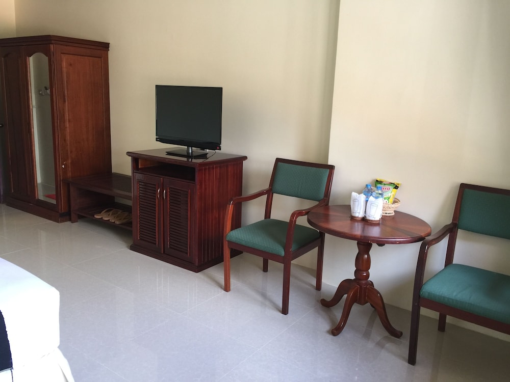 Champasak Palace Hotel 54/65