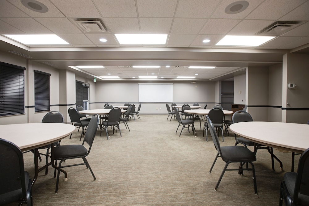 Comfort Inn And Suites St. Paul Northeast 21/23