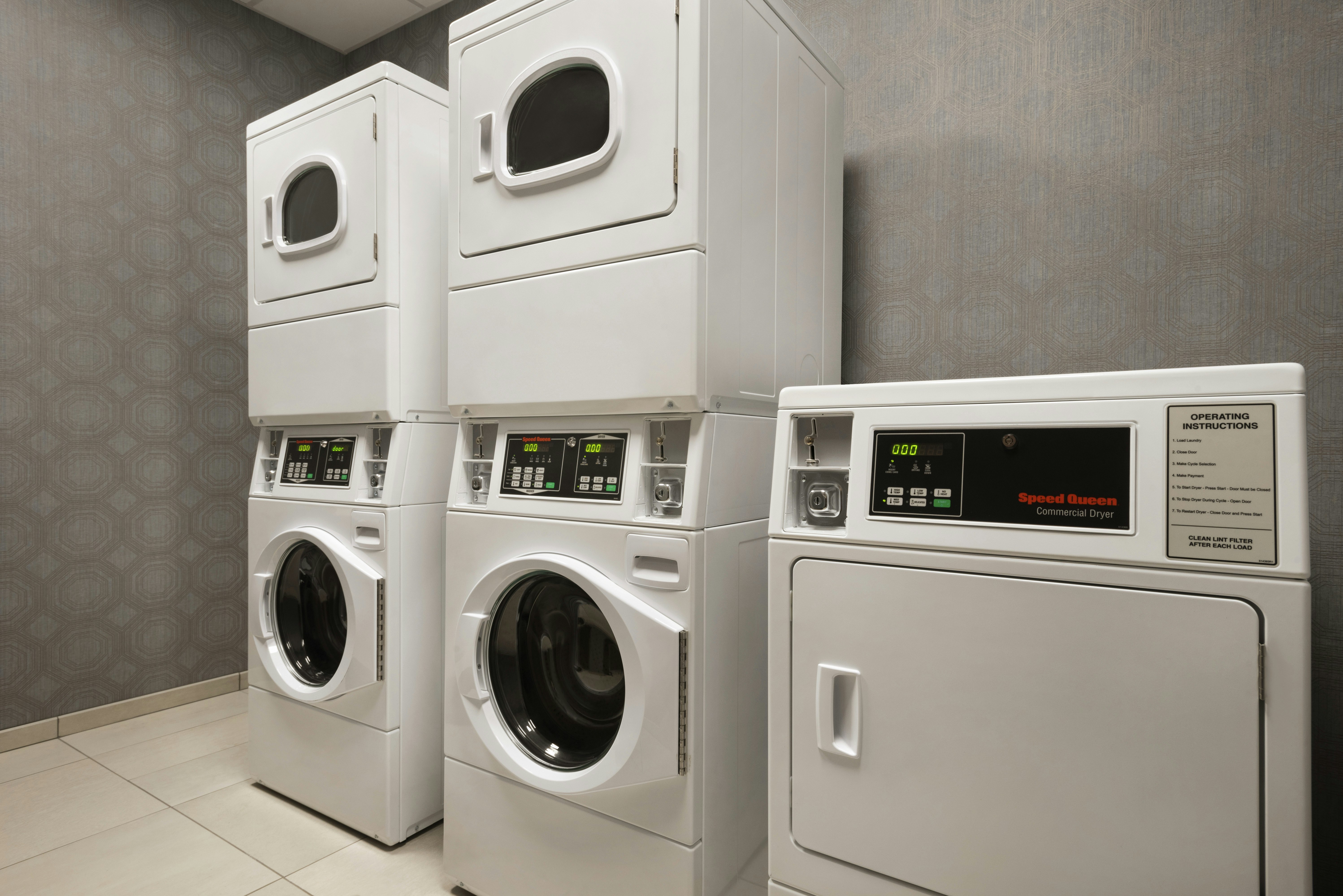 Hilton Garden Inn Milwaukee Brookfield Conference Center 60/60