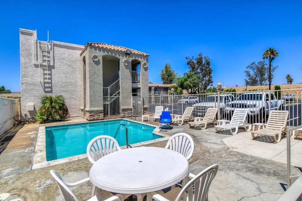 Motel6 Menifee, CA 66/71
