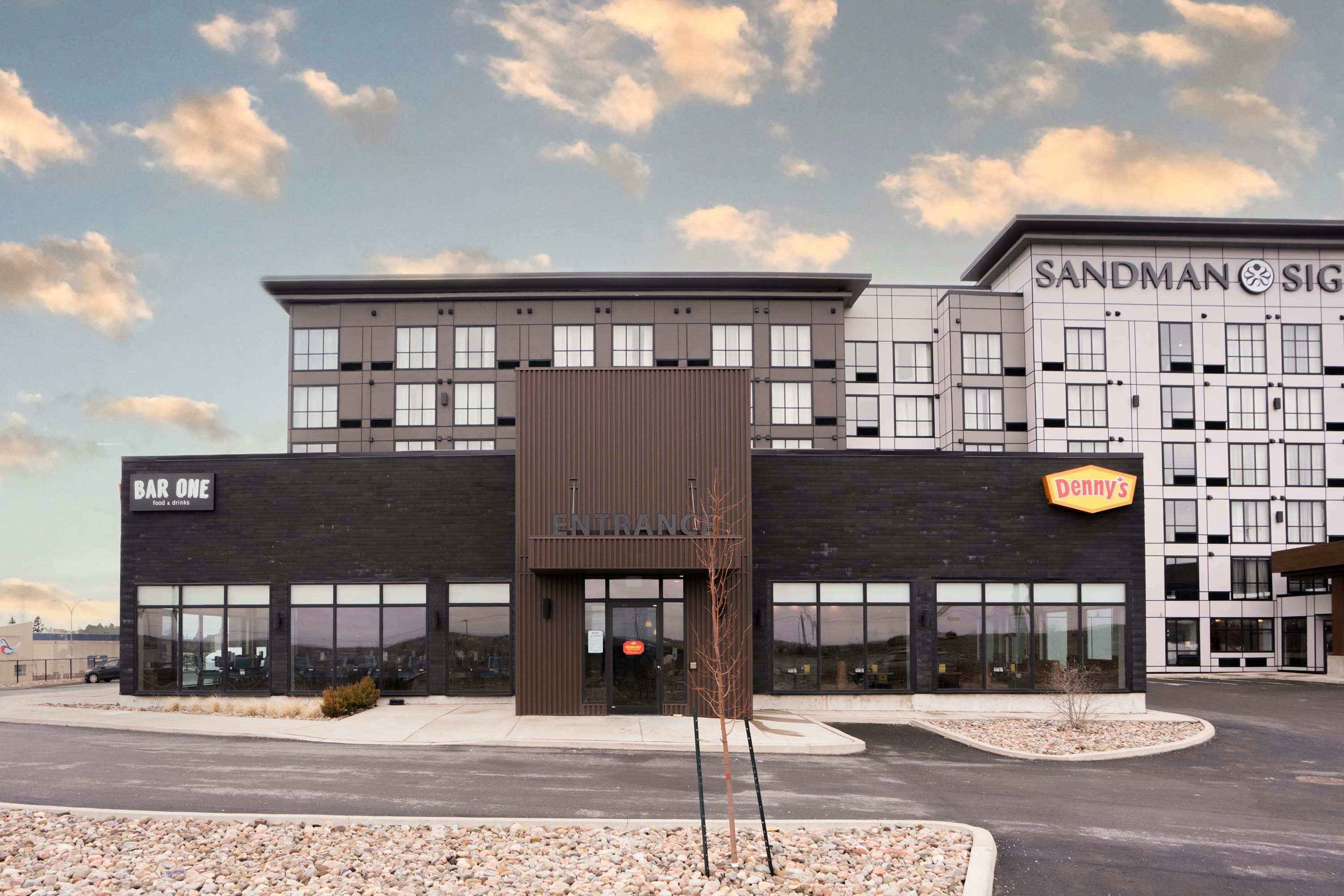 Sandman Signature Dartmouth Hotel & Suites 2/26