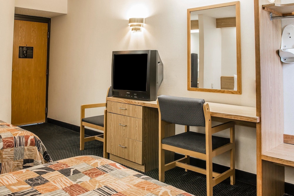 Days Inn By Wyndham Flint/Bishop International Airport 31/41