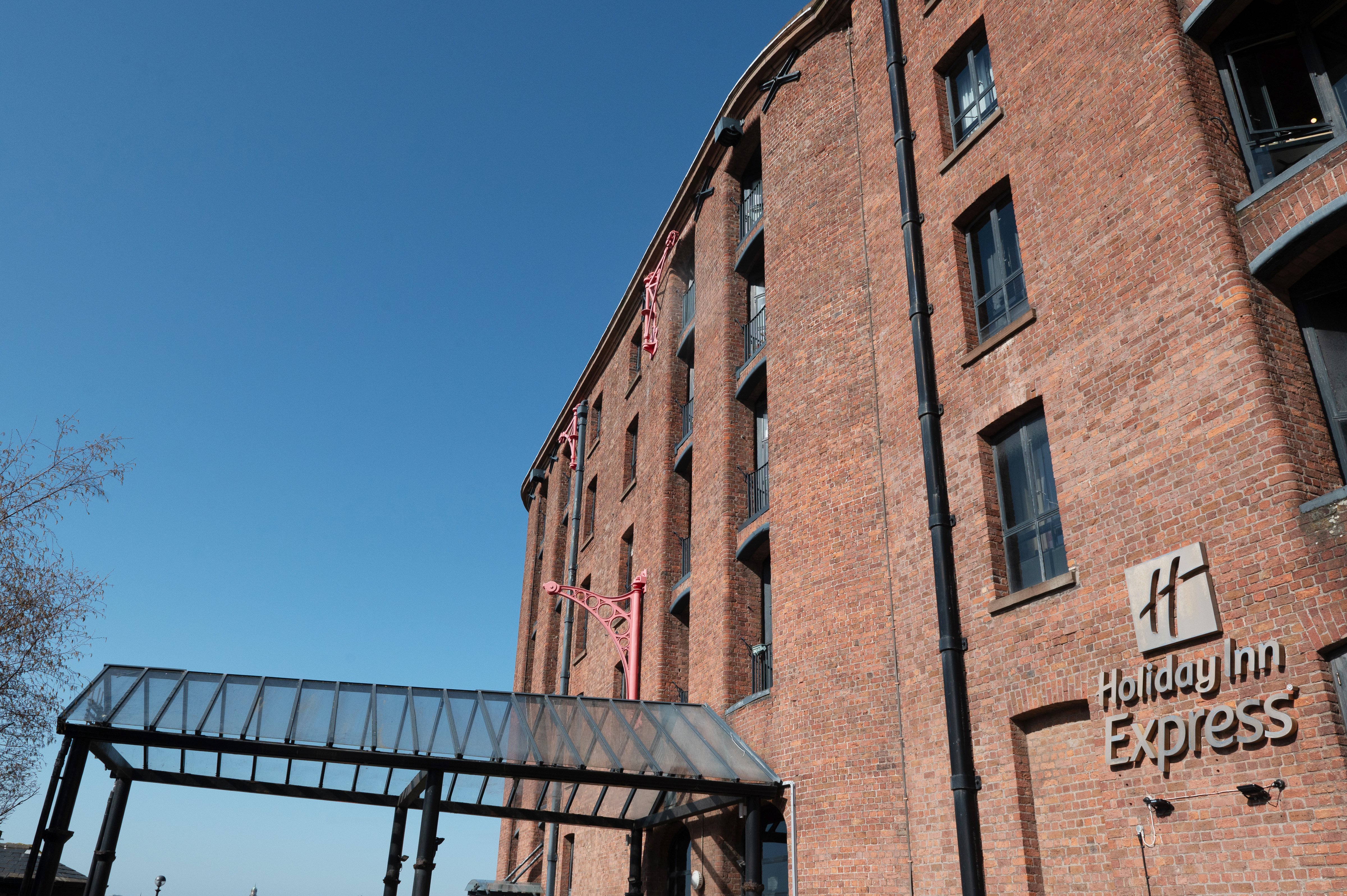 Holiday Inn Express Liverpool Royal Albert Dock 6/76