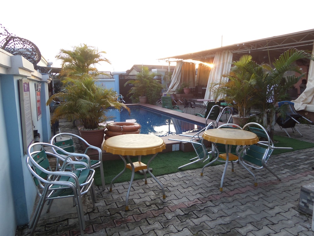 Alheri Suites 18/20