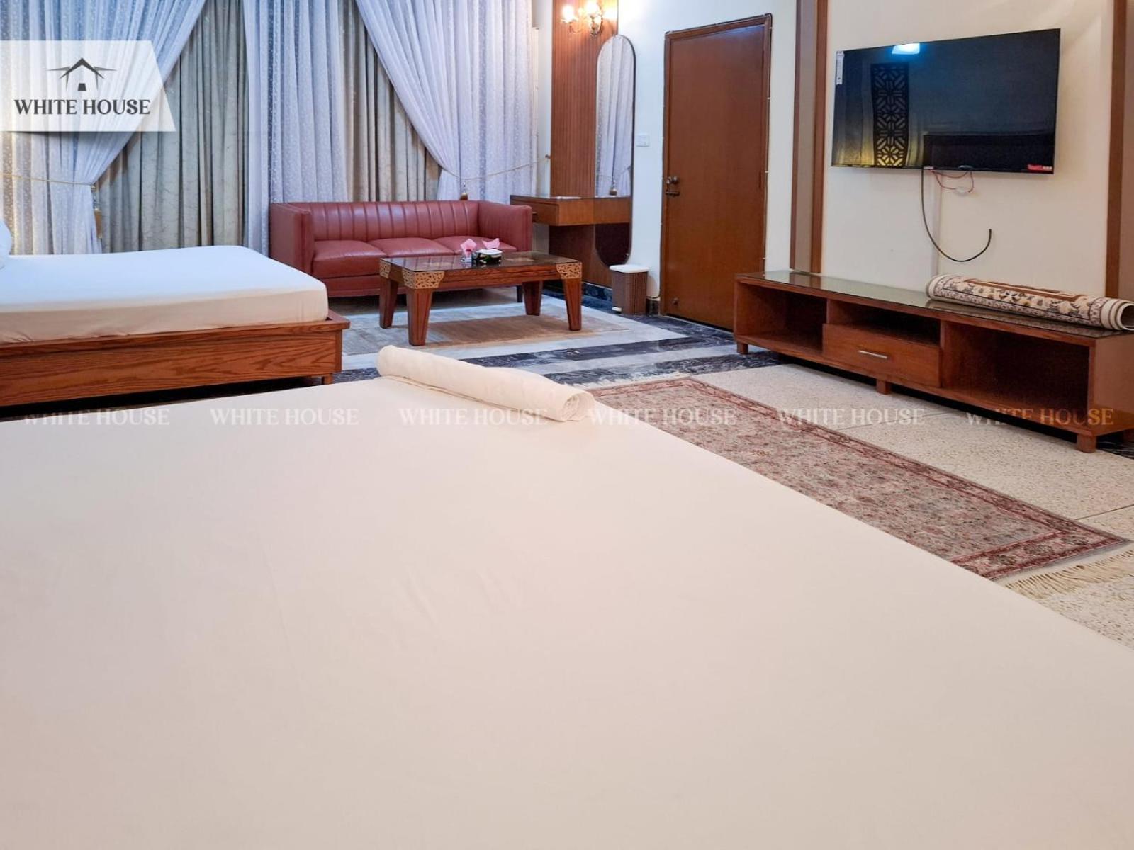 White House Karachi 38/48