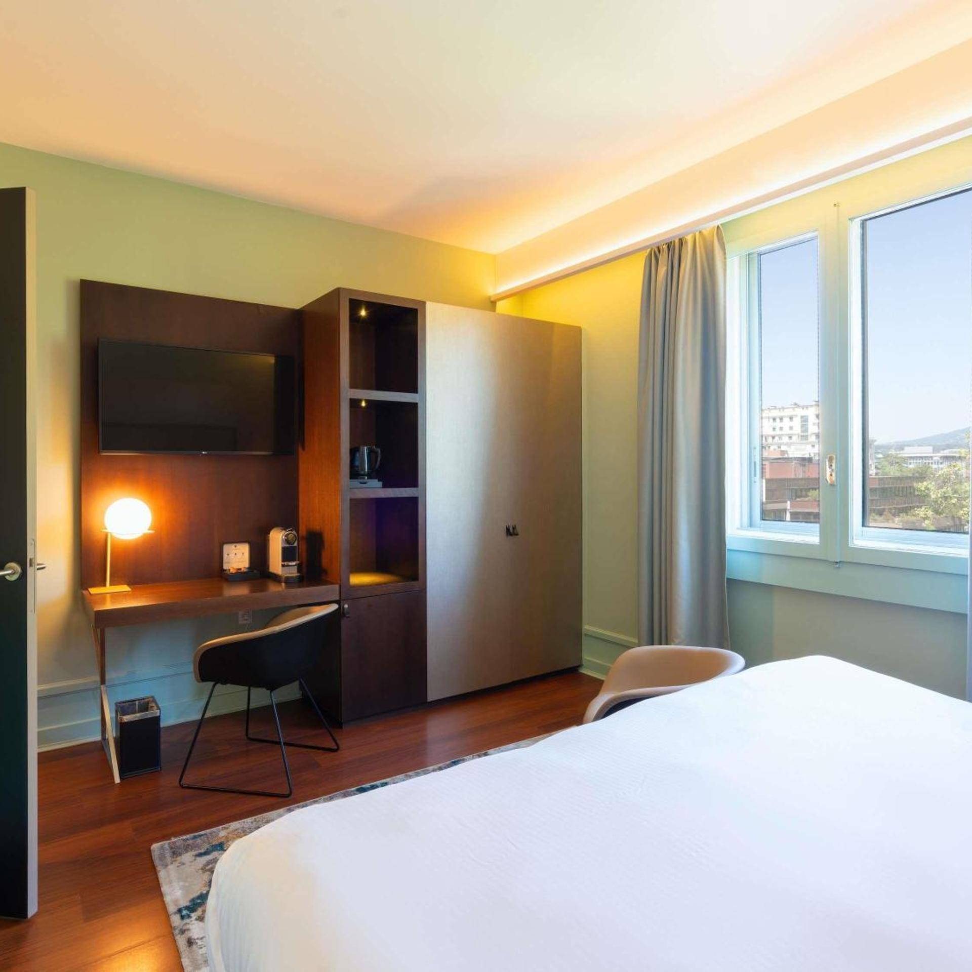SUPERIOR, DOUBLE BED, LAKE SIDE