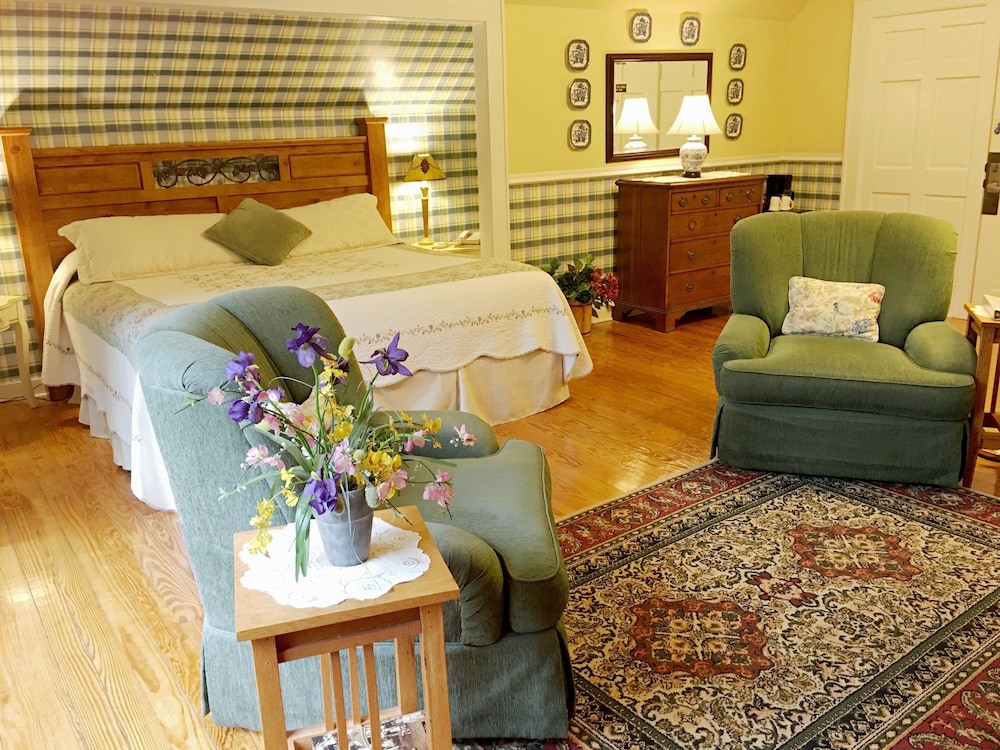 Highland Lake Inn & Resort 59/77