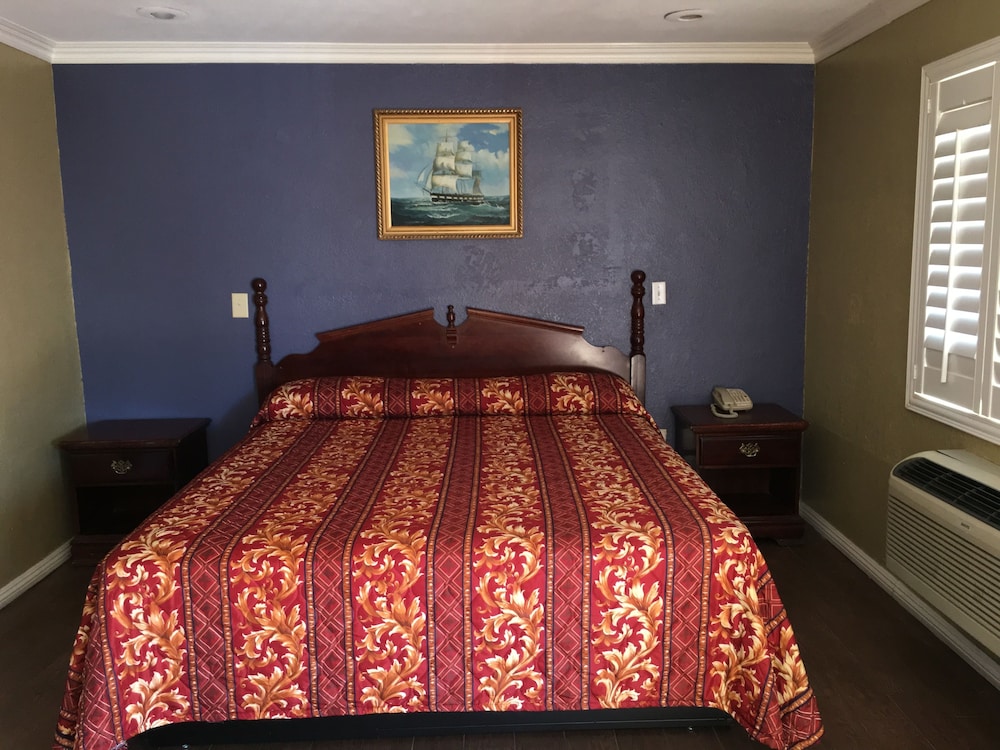 ROOM, KING BED