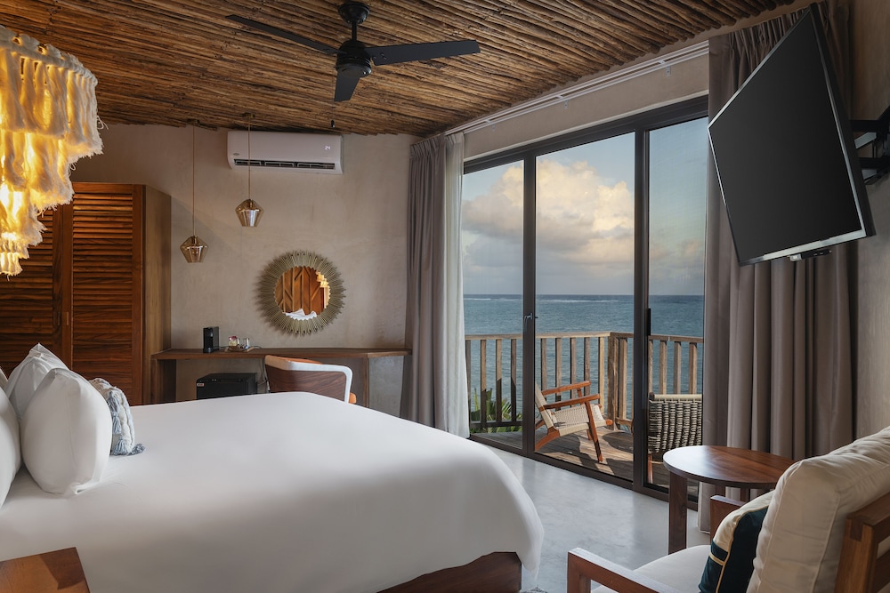 ROOF TOP, BEACH FRONT