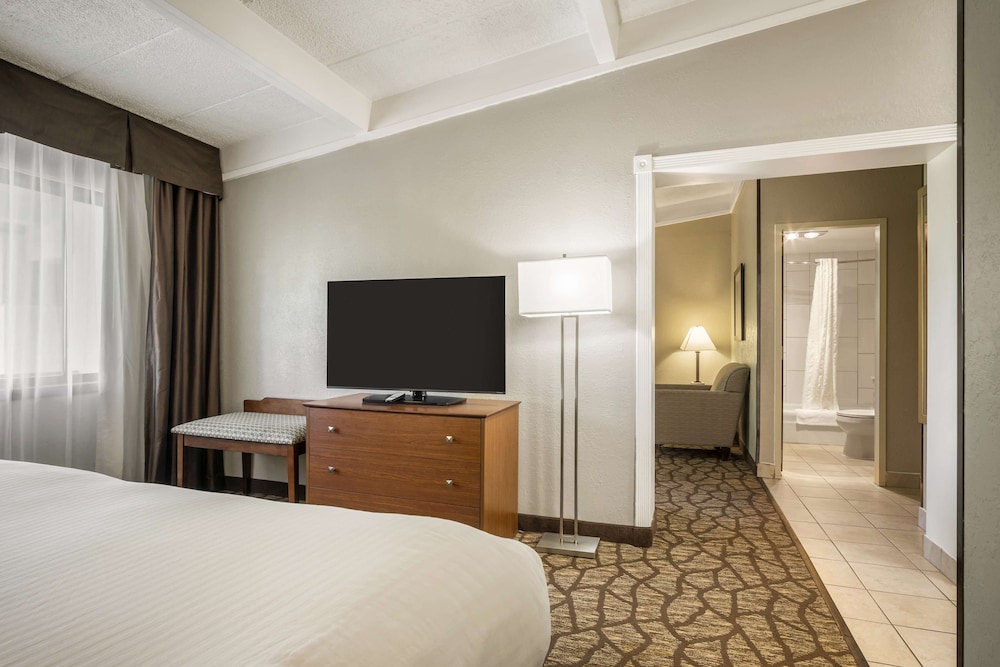 AmericInn by Wyndham Grand Rapids Airport North 26/62