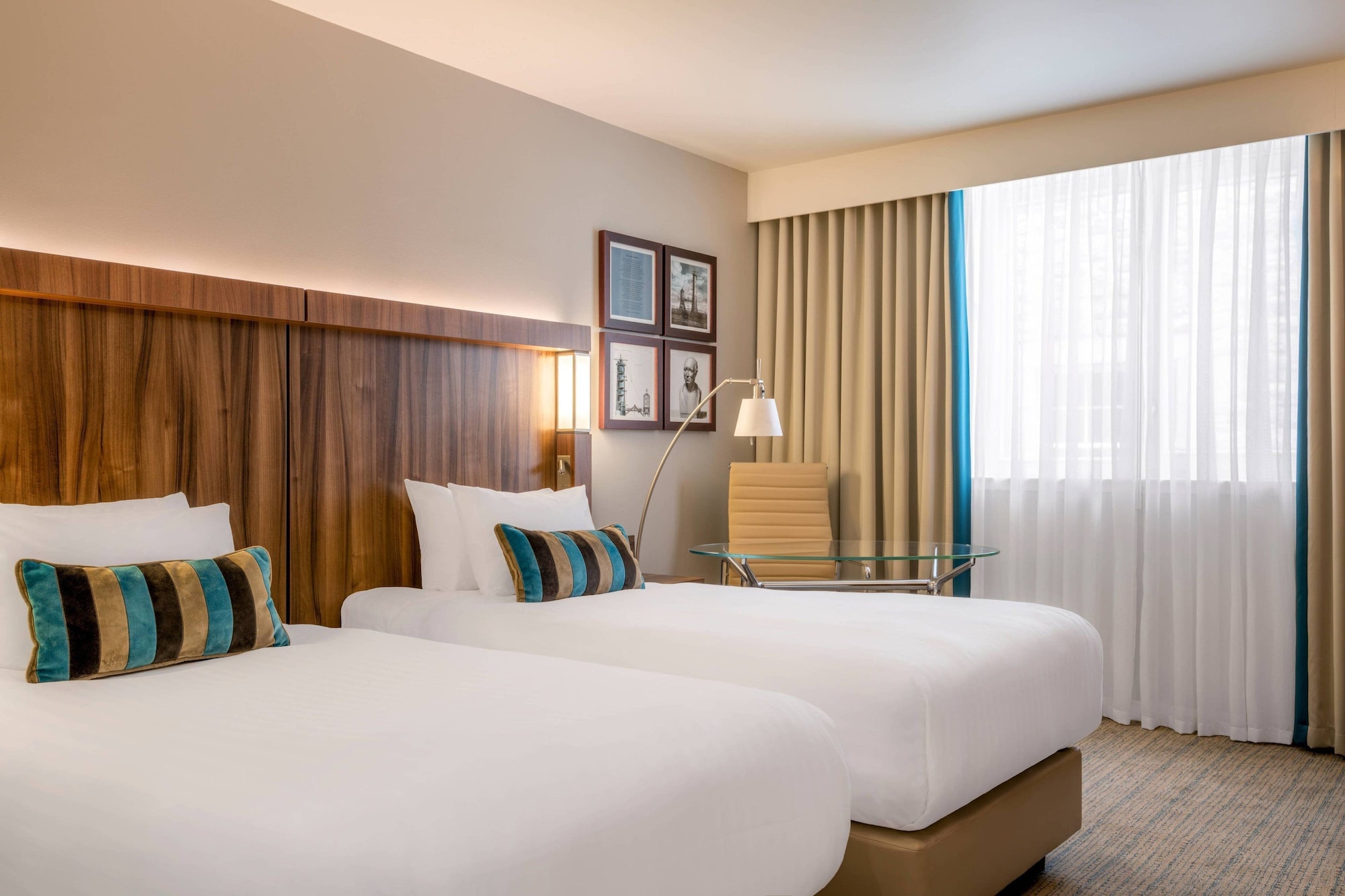 ROOM, TWIN BEDS