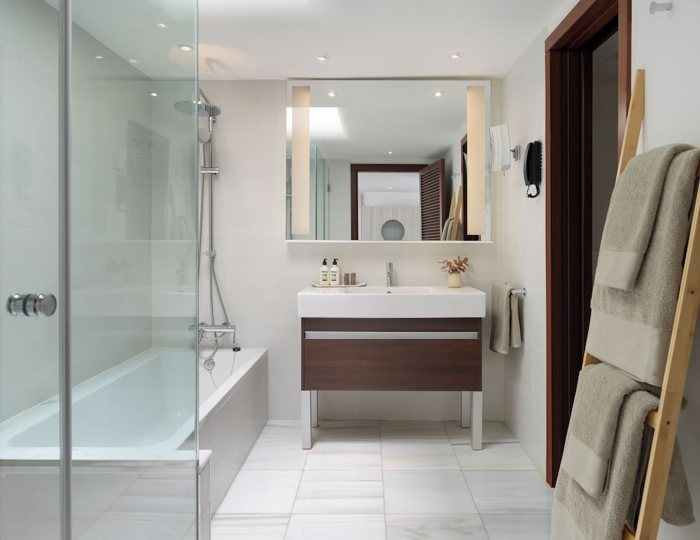 Suite, King Bed, Ocean Front, Jetted Tub