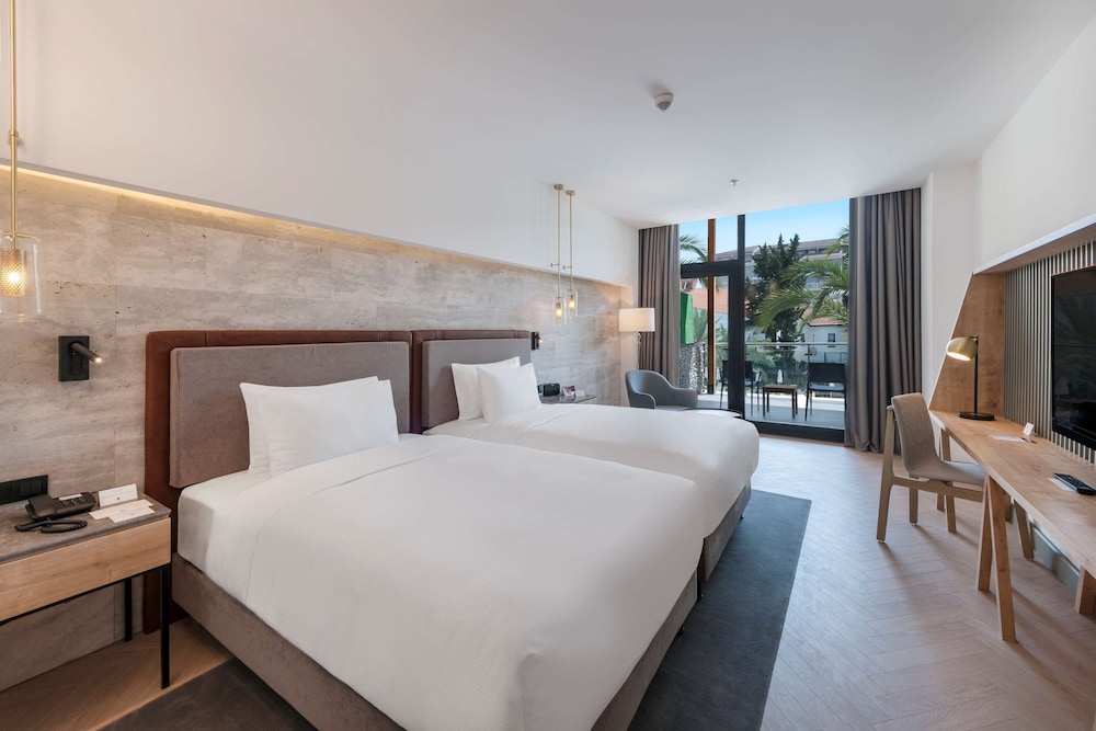 DoubleTree by Hilton Antalya-Kemer All-Inclusive Resort 24/73