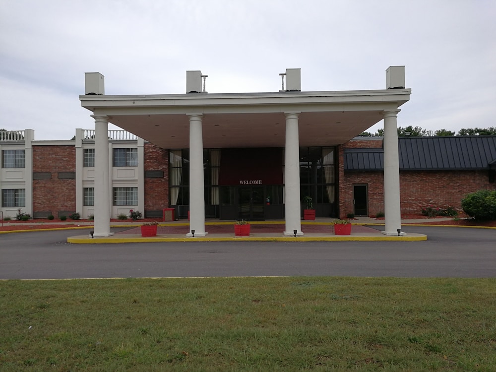 Mystic River Hotel & Suites 3/50