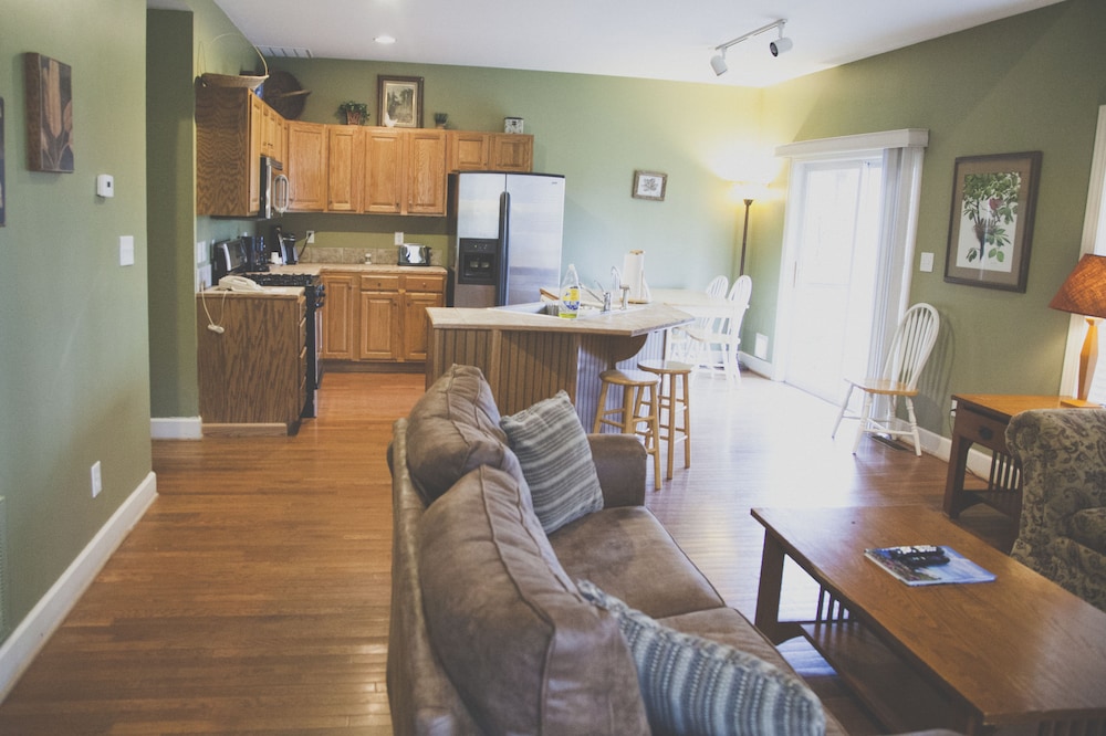 The Inn at Crestwood 42/65