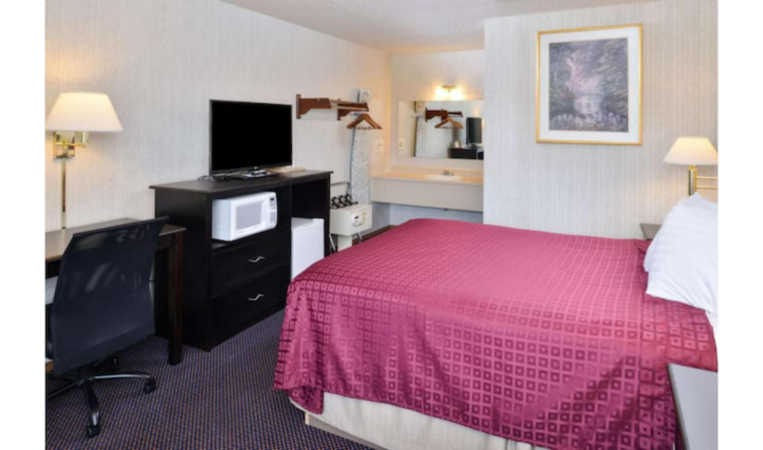 غرفة بسرير كينج لغير المدخنين، Residential Suites Warrensburg by Hotel O US 50 5/8