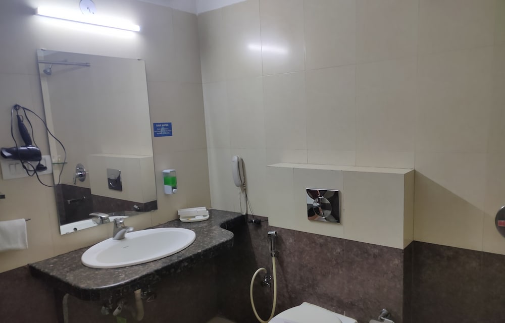 HOTEL AVN GRAND 20/20