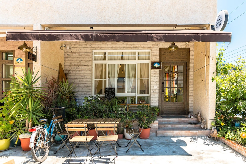 Cozy Green Guest House photo1