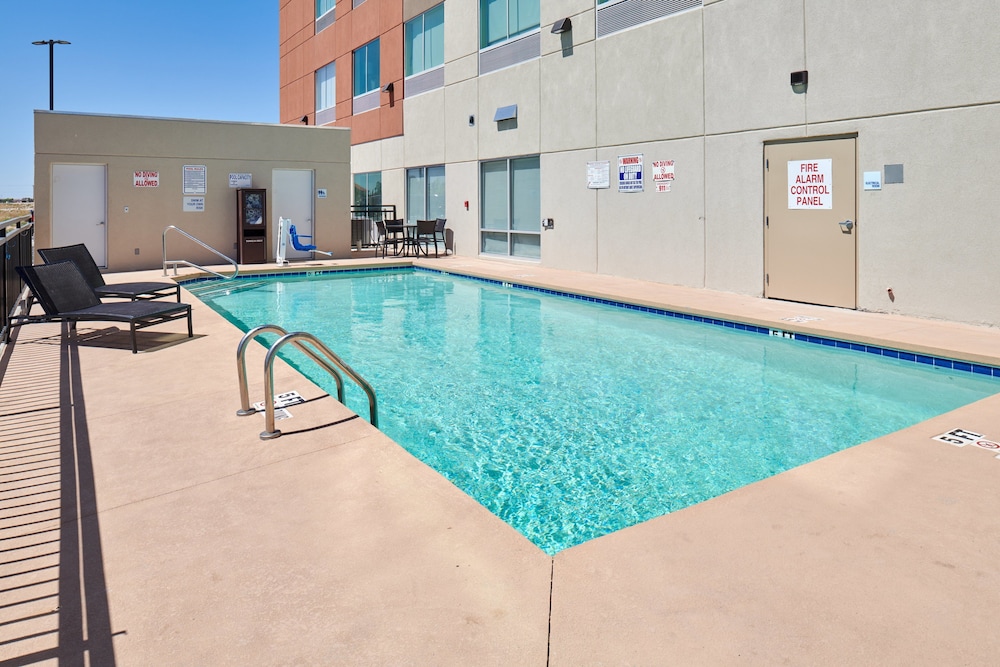 Holiday Inn Express and Suites El Paso East 32/59