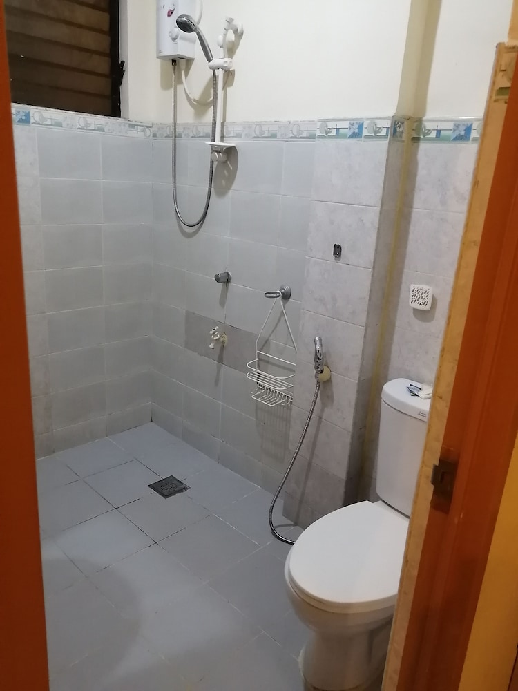 Manora Apartments And Guest House 62/66