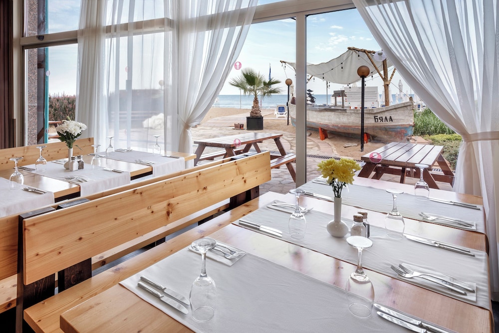 Sol Luna Bay Resort 24/50