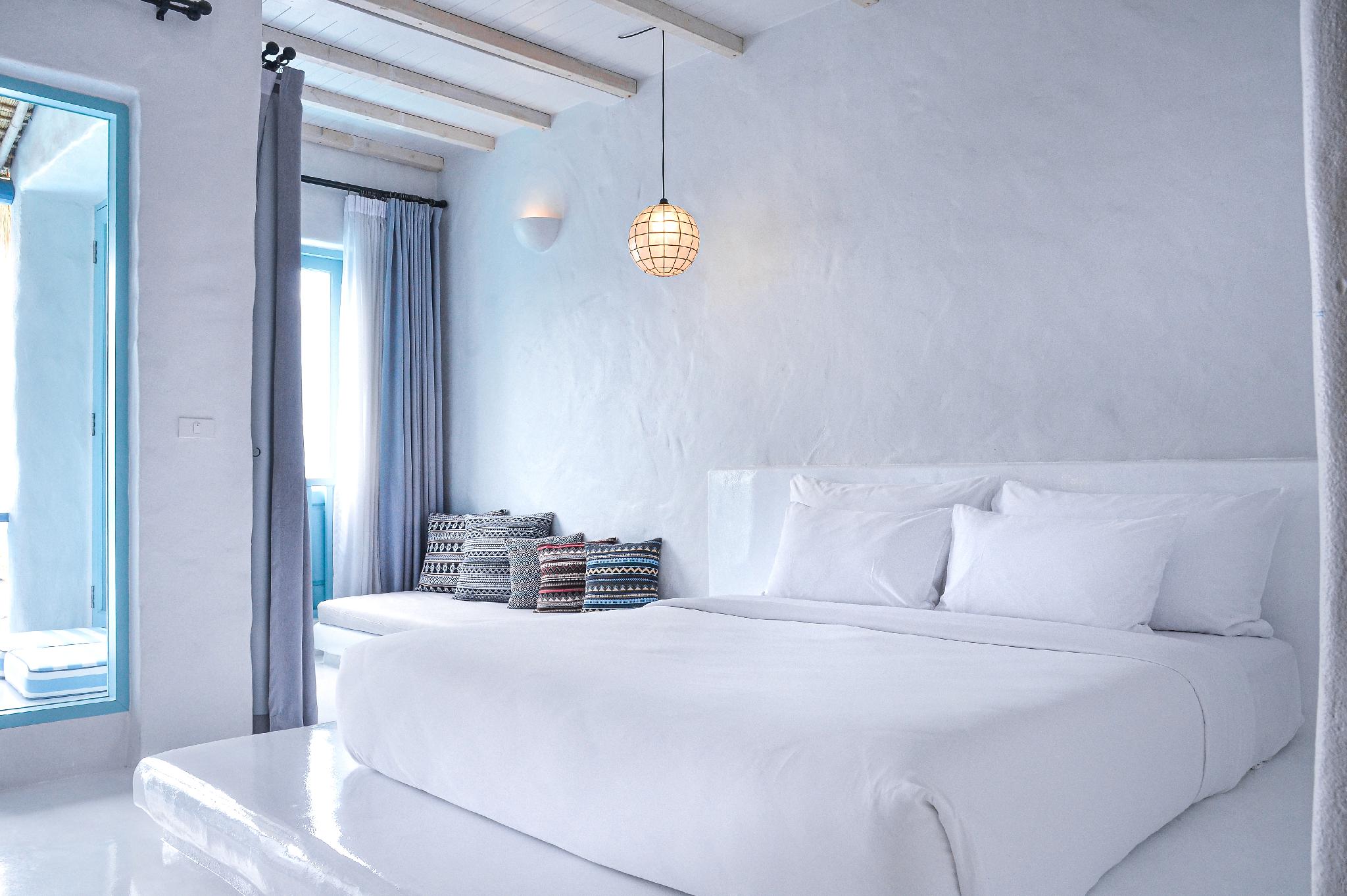 Room, Pool Access