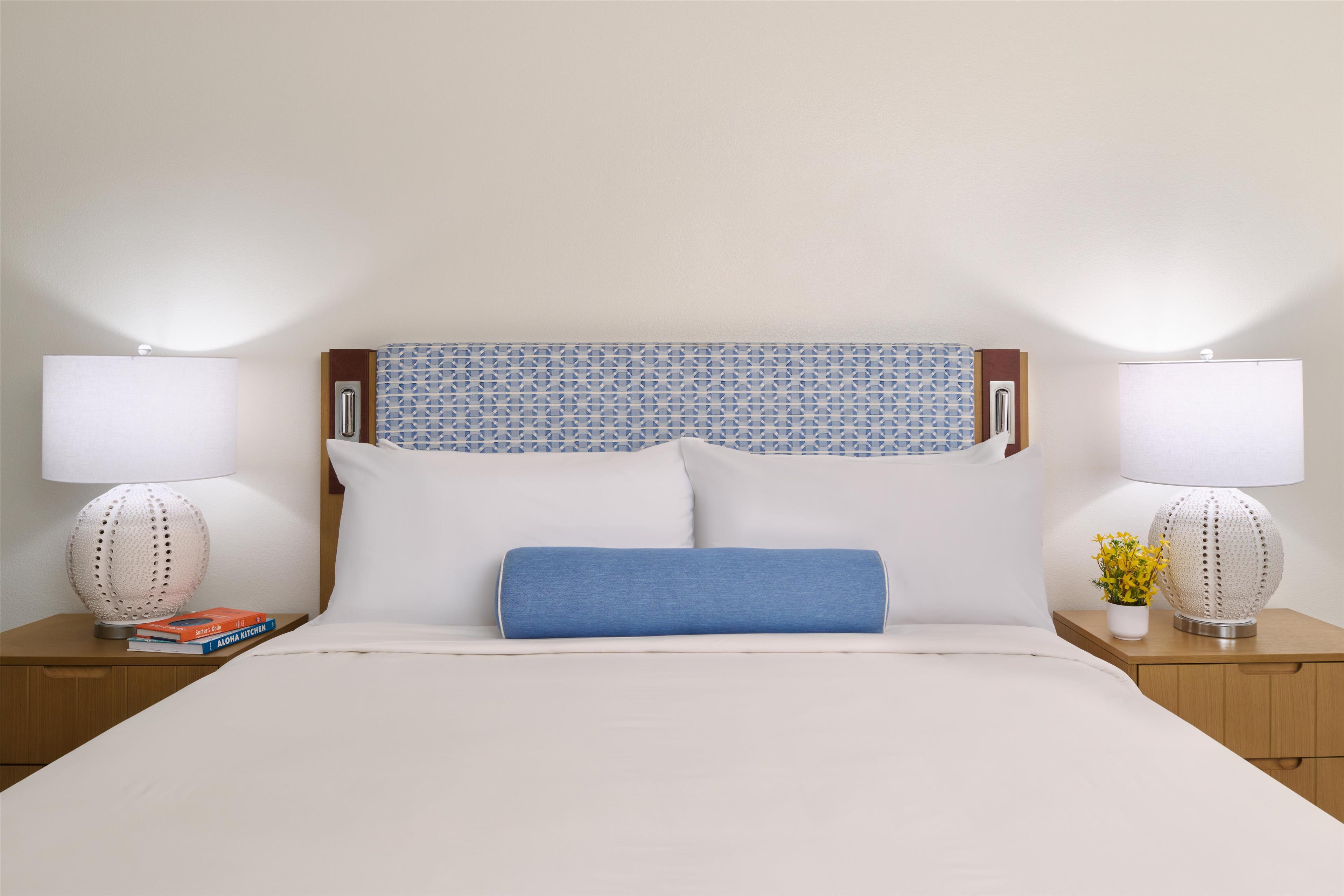 Signature, Club, King Bed, Pool and Ocean View، OUTRIGGER Kauai Beach Resort & Spa 3/5
