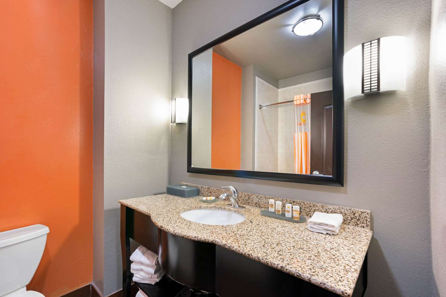 La Quinta Inn & Suites by Wyndham Houston Bush Intl Airpt E 26/30