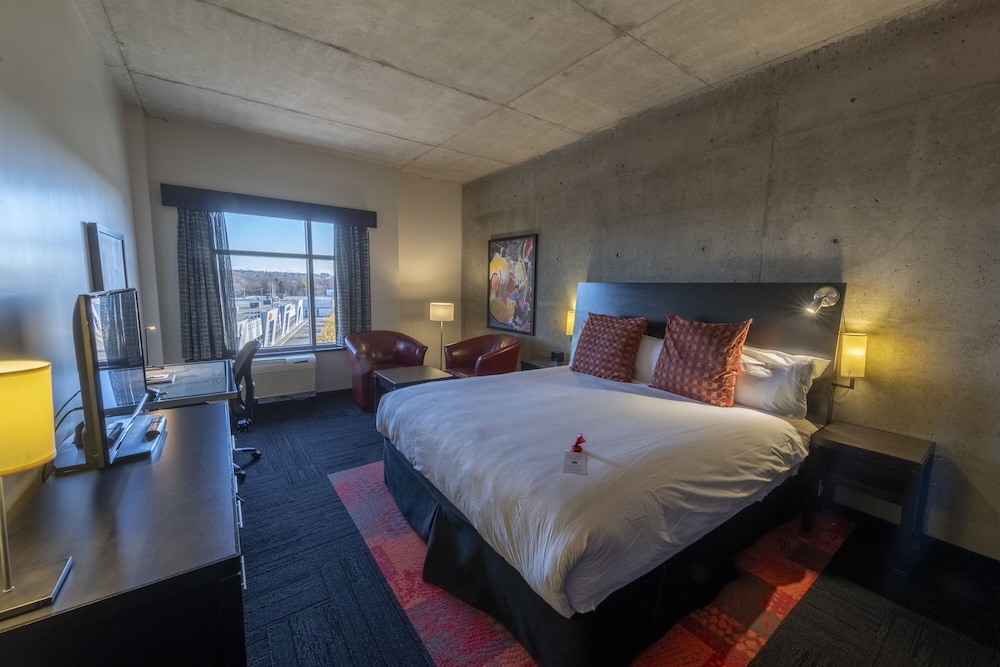 LOFT, EXECUTIVE, KING BED