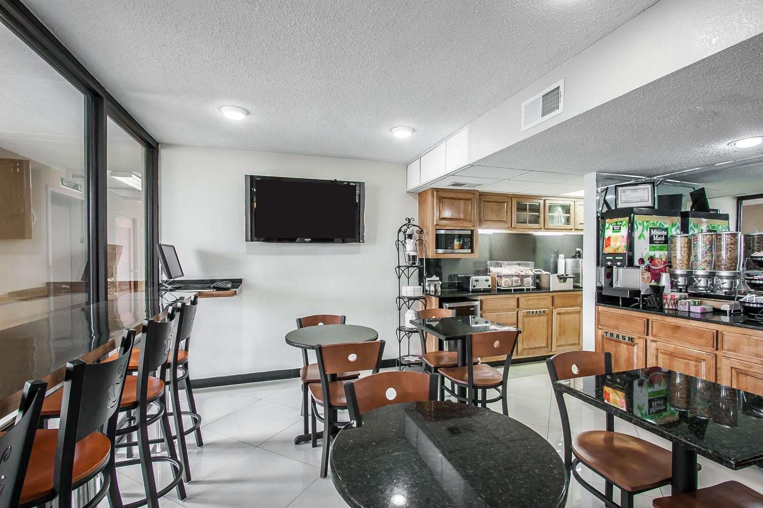 Econo Lodge Inn & Suites Memphis 7/14