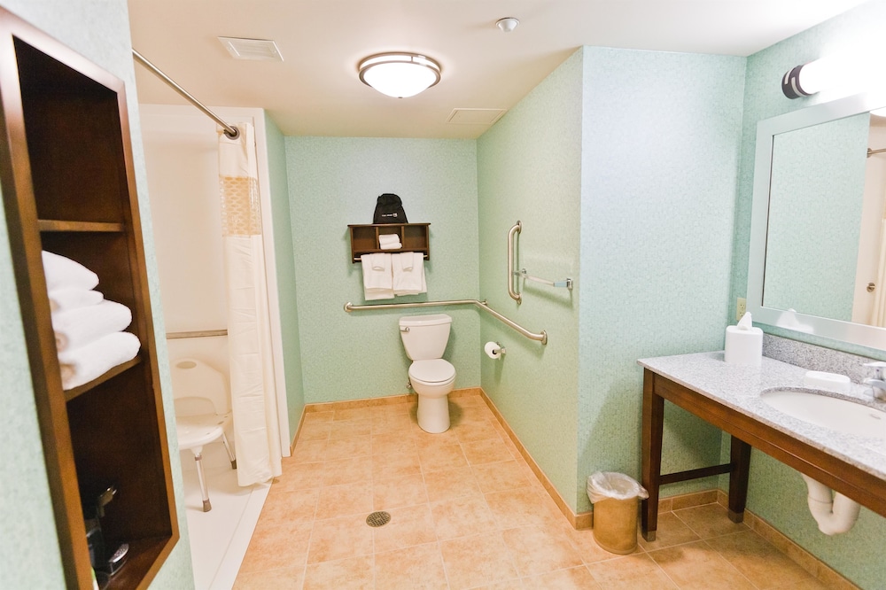 Hampton Inn Suites Exeter 30/52