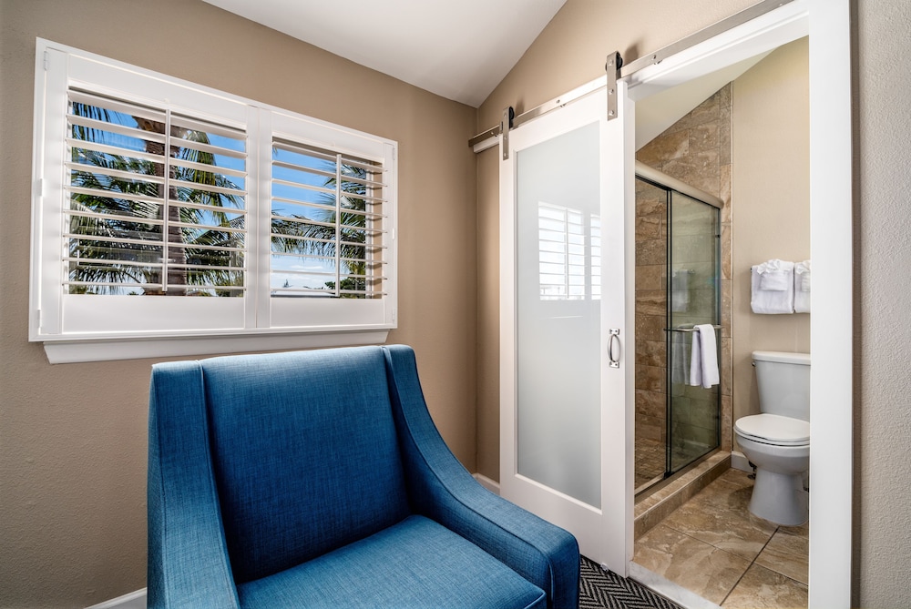 Waterside Suites And Marina 32/43