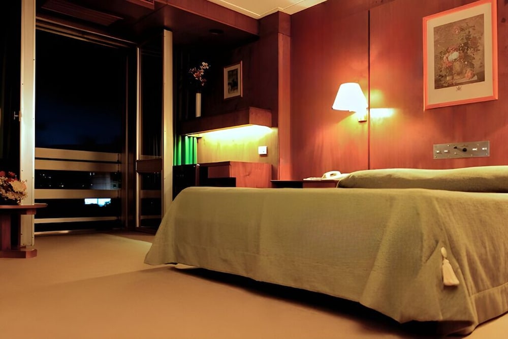 Suite, 1 Queen and 1 Single Bed
