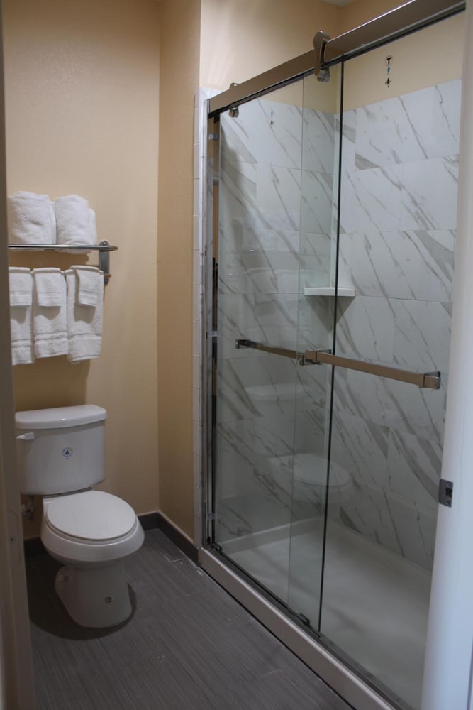 Express Inn & Suites - Bush Airport 10/34