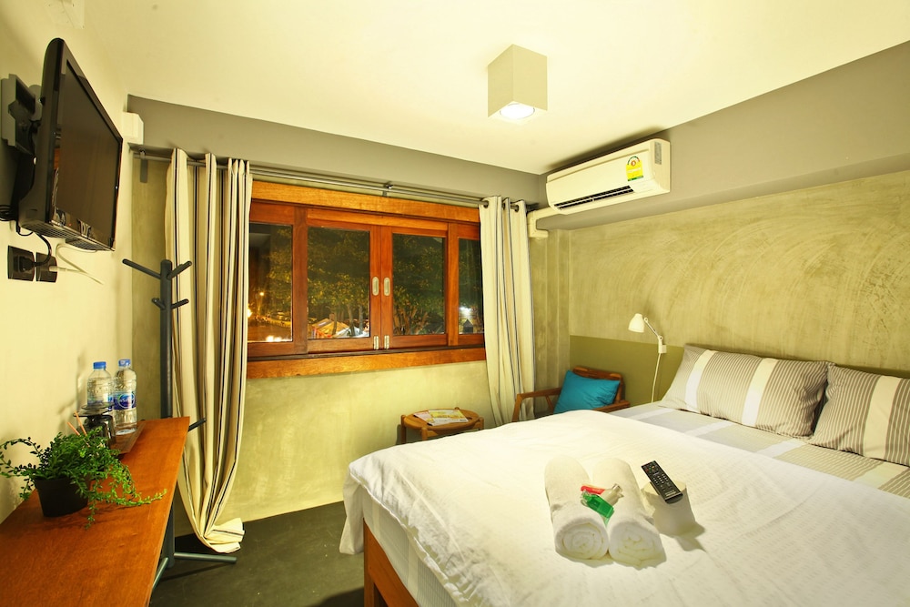 DELUXE, DOUBLE BED