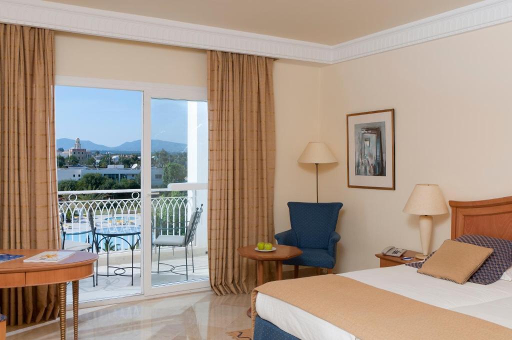 غرفة سوبيريور بإطلالة على المسبح