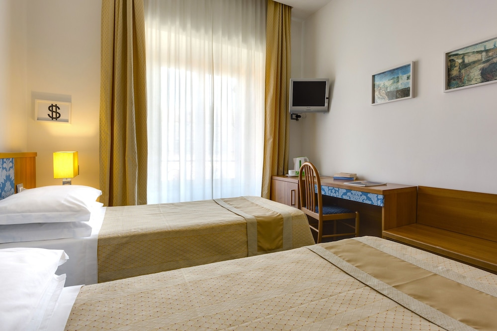 ROOM, DOUBLE BED